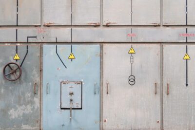 Équipements industriels en fin de vie : les avis de la CISA sur les RTU500 et les EasyIO FG